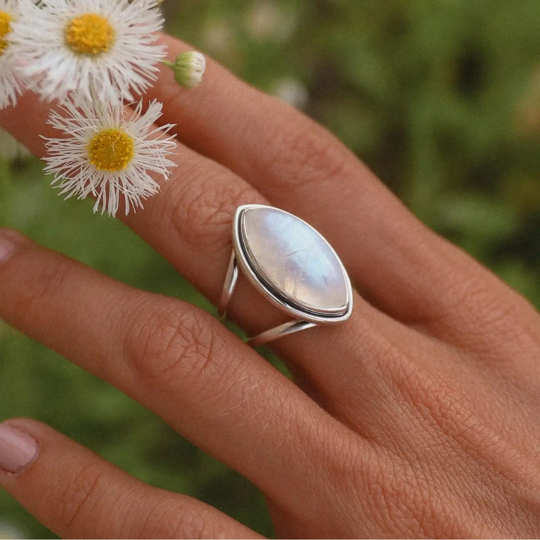 Moonstone oval silver ring "Sunset Soirée" – Elegant & refined