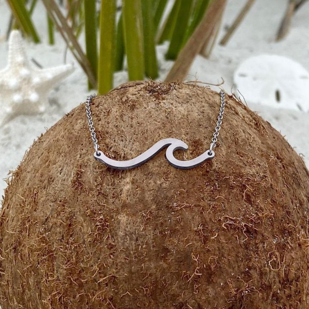 Silver Sea Wave Necklace "Beach Walk" – Elegant & natural