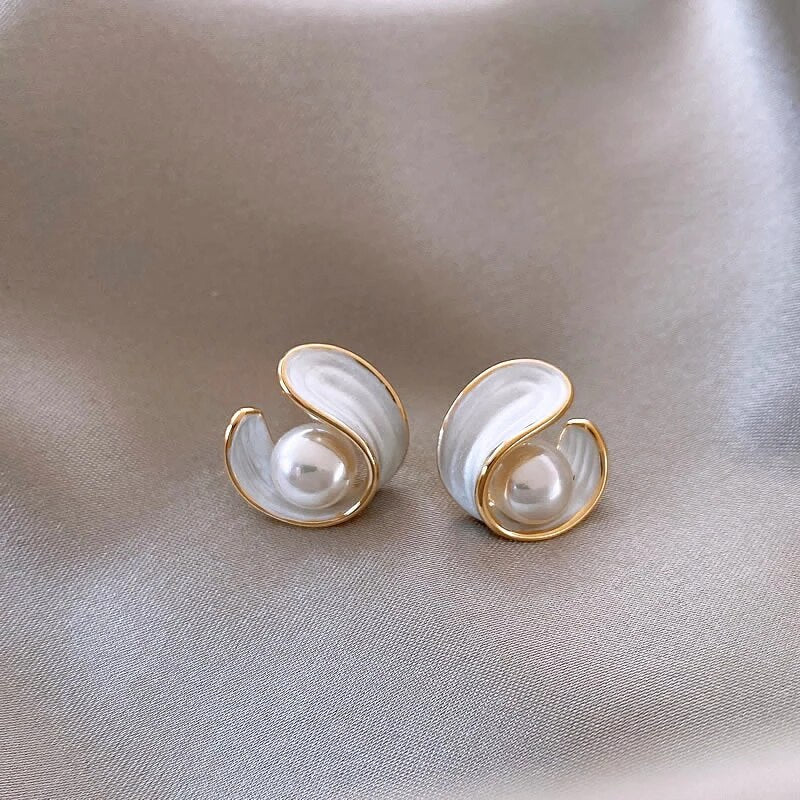 White opal earrings with pearls in gold "Romantic Dinner" – Elegant & refined