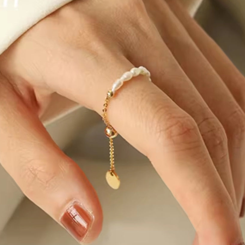 Pearl dangling ring "Cocktail Hour" – Elegant & refined