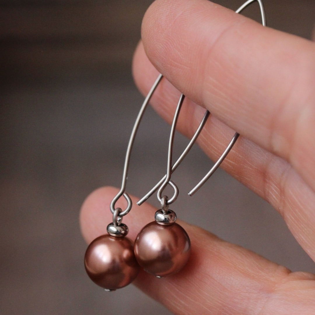 Bronze plated pearl dangle earrings "Cocktail Hour" – Elegant & refined
