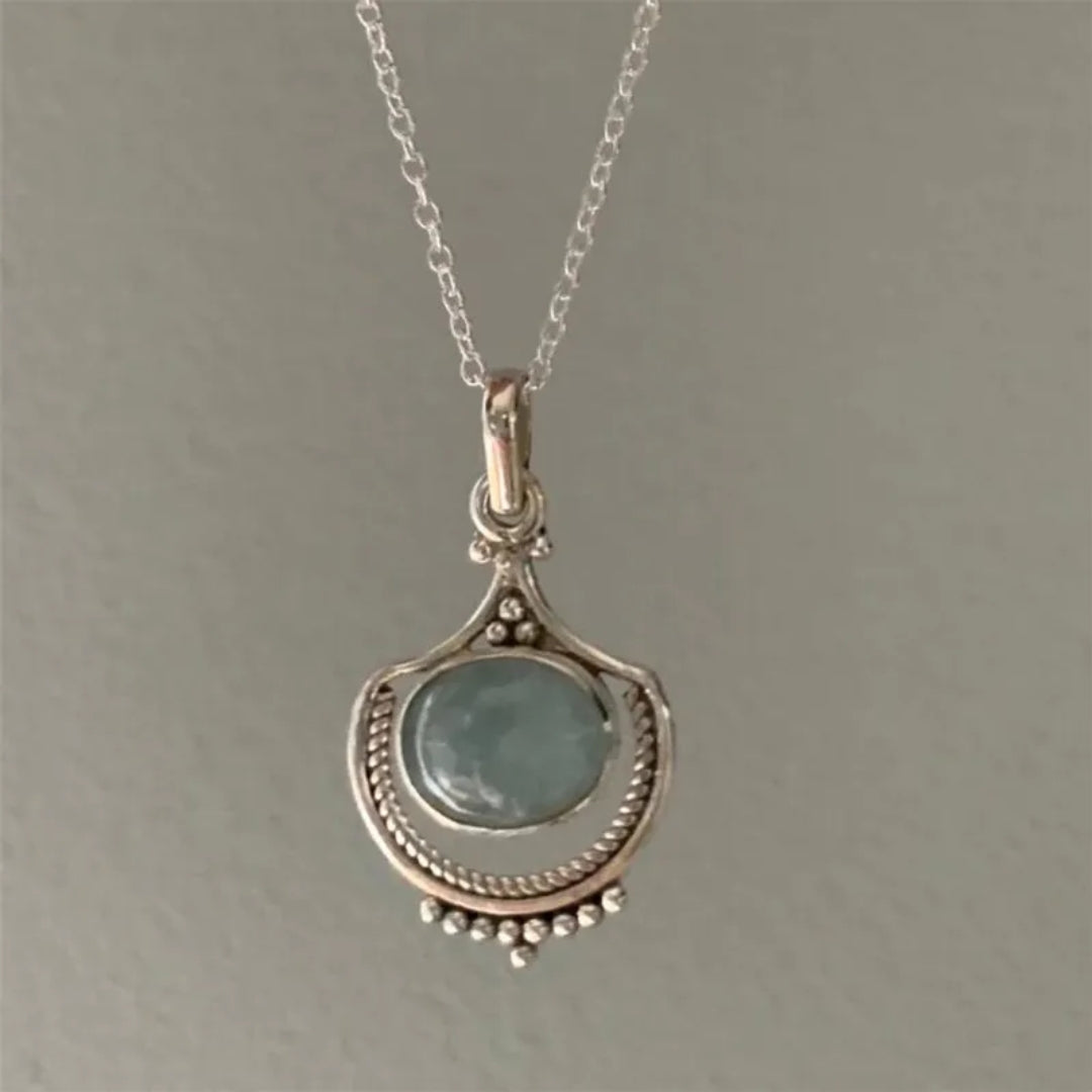 Vintage green stone silver necklace "Sunday Picnic" – Elegant & natural