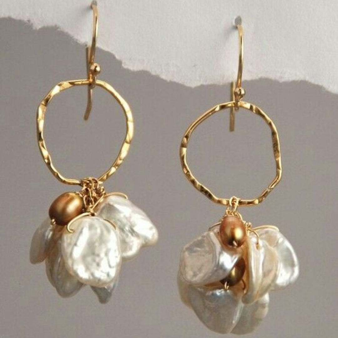 Vintage pearl dangling flower golden earrings "Garden Party" – Timeless & chic