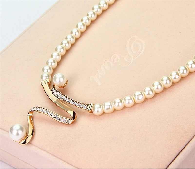 Natural Pearl Necklace and Earrings Set "Cocktail Hour" – Elegant & refined