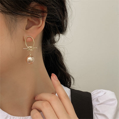 Gold pearl loop earrings "Cocktail Hour" – Elegant & refined