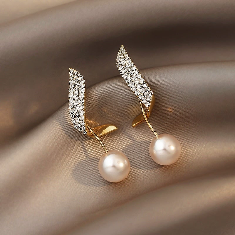 Gold pearl earrings "Cocktail Hour" – Elegant & refined
