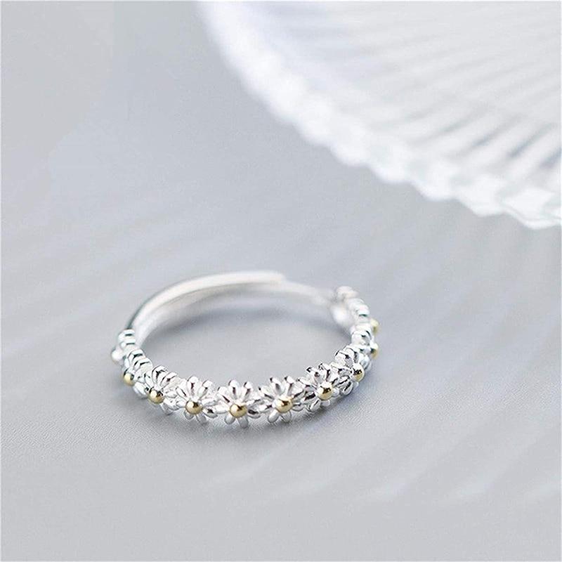 Hand Painted Enamel Daisy Ring "Garden Party" – Elegant & refined