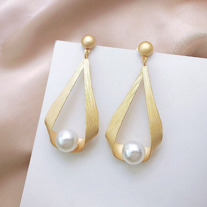 Round Crystal & Pearl Earrings "Cocktail Hour" – Elegant & refined