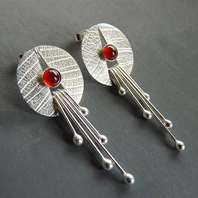 Hollow red stone hanging earrings "Cocktail Hour" – Elegant & refined
