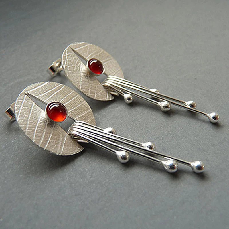 Hollow red stone hanging earrings "Cocktail Hour" – Elegant & refined