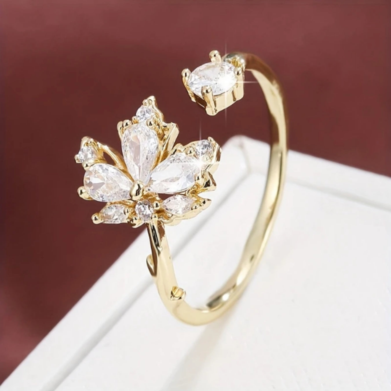 Crystalline Leaf Gold Ring "Sunday Picnic" – Elegant & refined