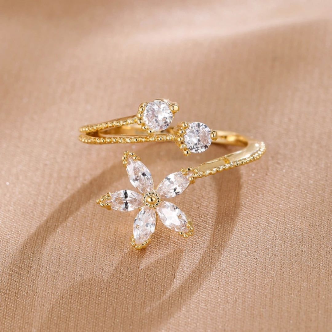 White Crystal Daisy Ring "Garden Party" – Elegant & refined