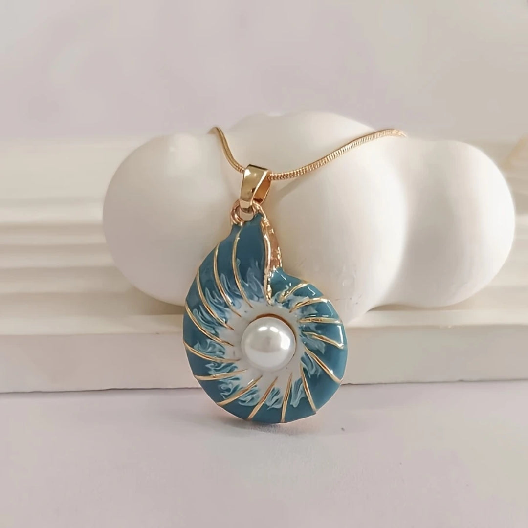 Pearl blue shell necklace "Beach Walk" – Serene & chic