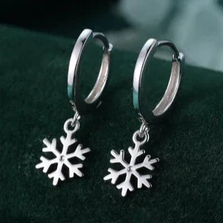 Snowflake huggie hoop earrings "Cocktail Hour" – Elegant & refined