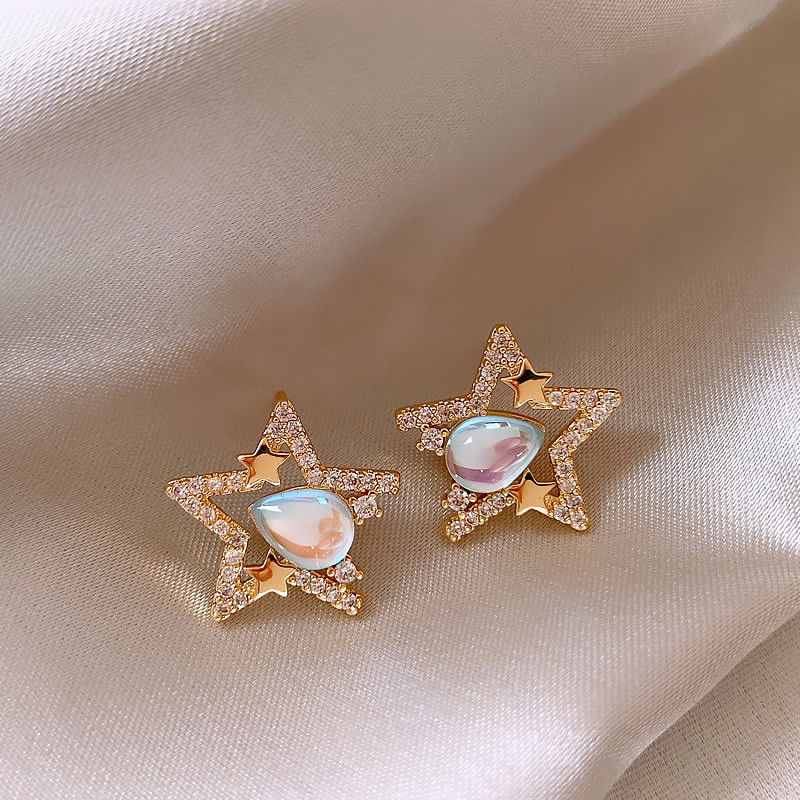 Elegant star earrings in diamonds – Elegant & refined