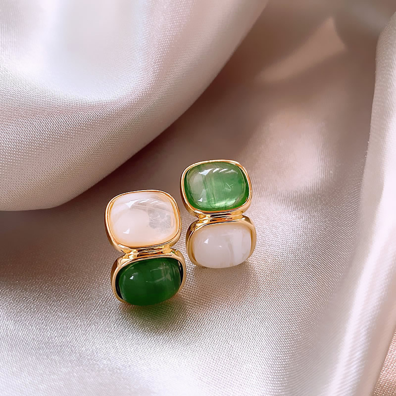 Elegant earrings with white and green stones in gold – Elegant & refined