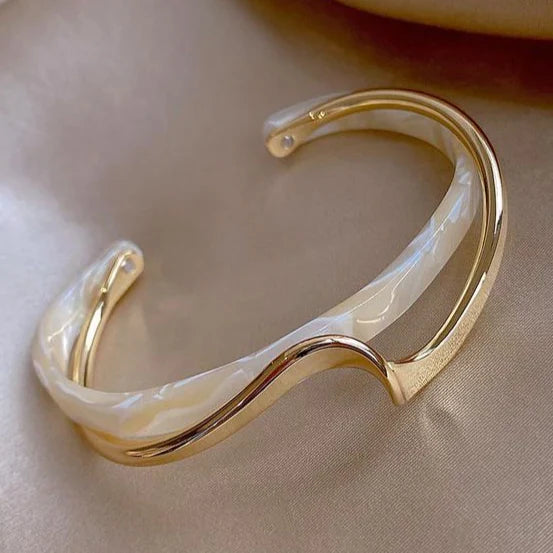 White opal golden bracelet "Cocktail Hour" – Elegant & refined