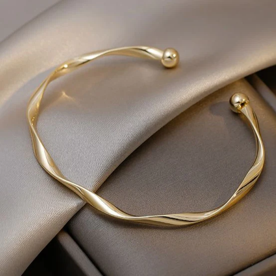 Golden open bracelet "Cocktail Hour" – Elegant & refined