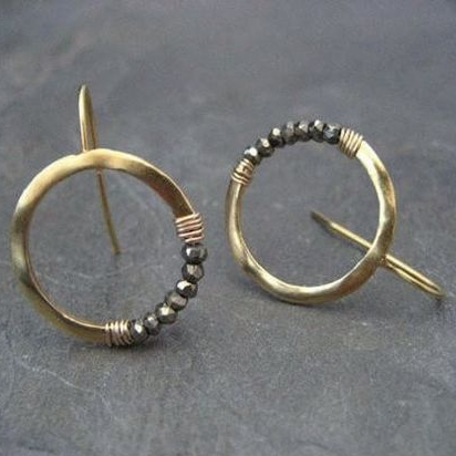 Golden hollow hoop earrings "Cocktail Hour" – Elegant & refined