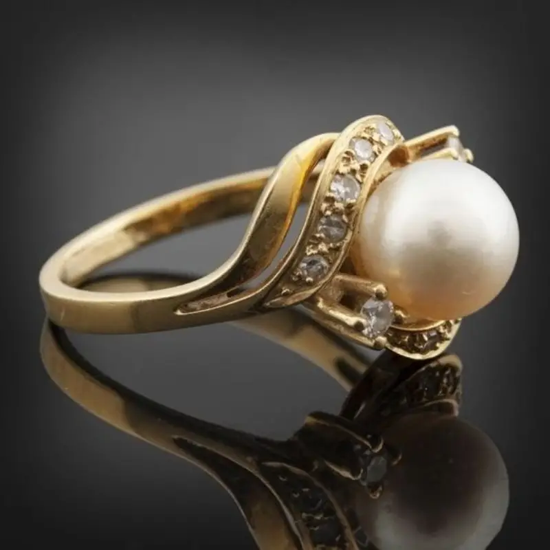 Elegant ring with pearl and brilliant gold – Timeless & chic