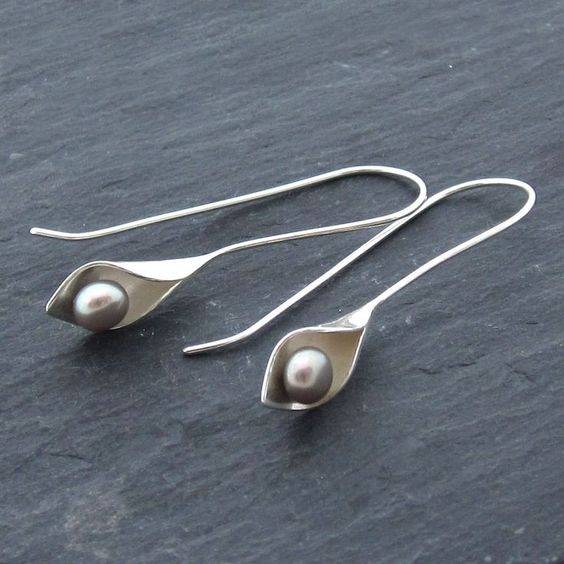 Vintage silver pearl dangling earrings "Cocktail Hour" – Elegant & refined