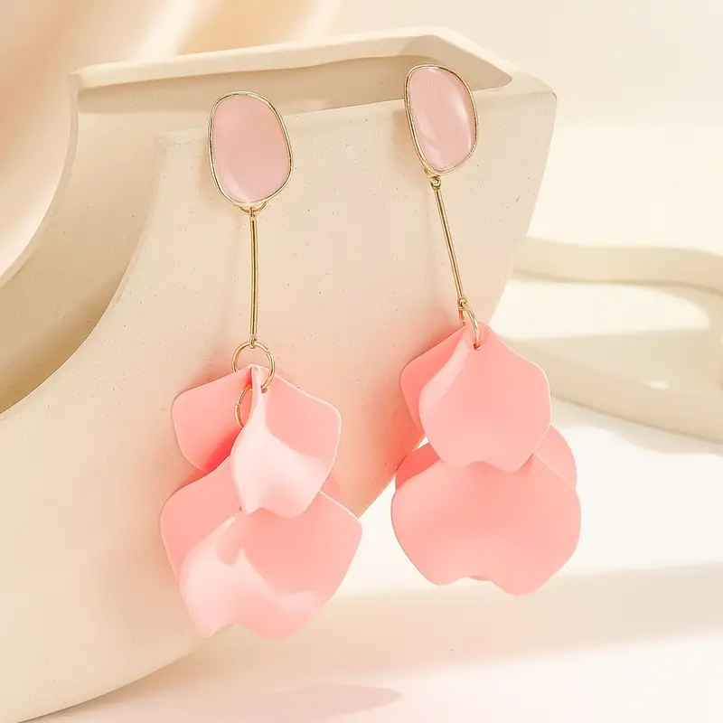 Light pink petal dangling earrings "Garden Party" – Fresh & feminine
