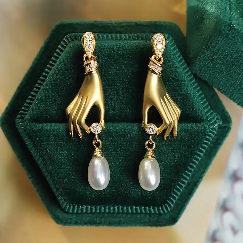 Golden Hand Pearl Earrings "Cocktail Hour" – Elegant & refined