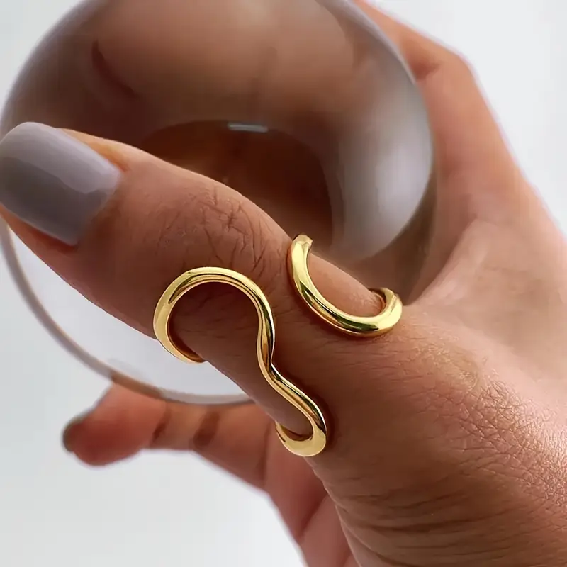 Irregular wavy gold ring "Cocktail Hour" – Elegant & refined