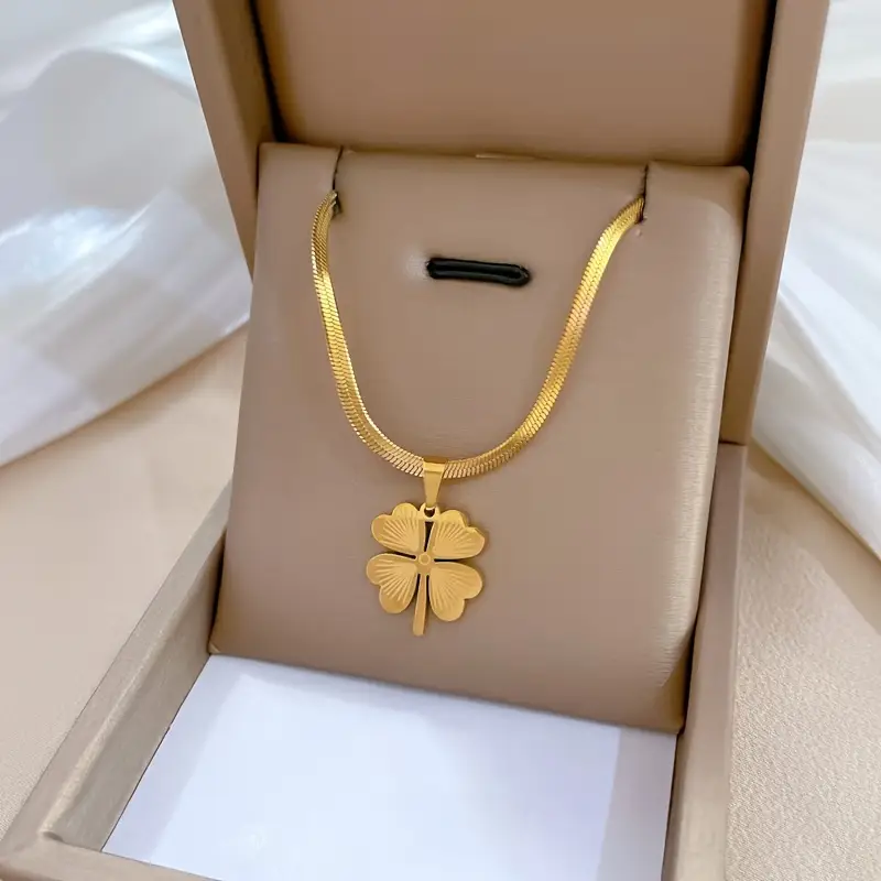 Clover Gold Necklace "Cocktail Hour" – Elegant & refined
