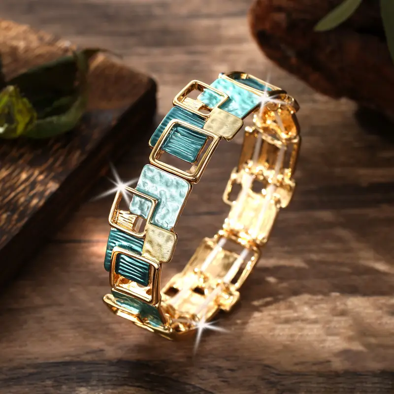 Green handpainted bracelet "Market Stroll" – Natural & stylish