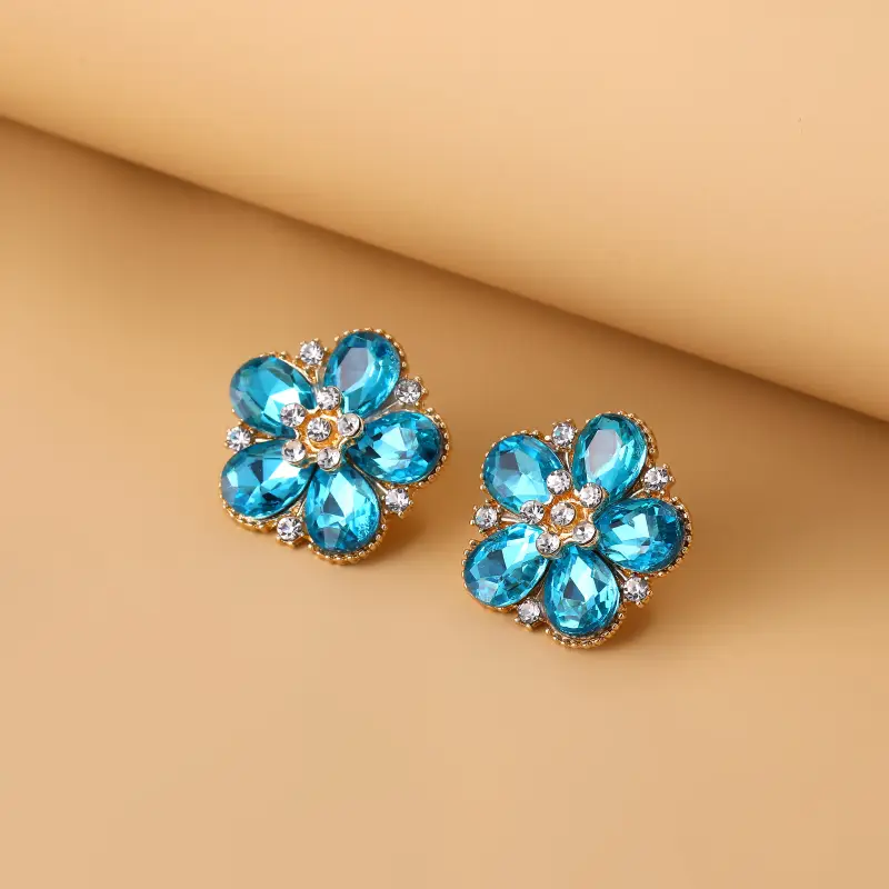 Blue Daisy Crystal Earrings "Garden Party" – Elegant & refined