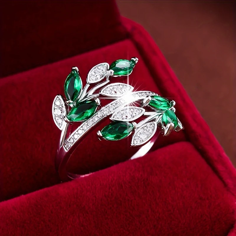 Green Leaf Crystal Ring "Garden Party" – Elegant & refined