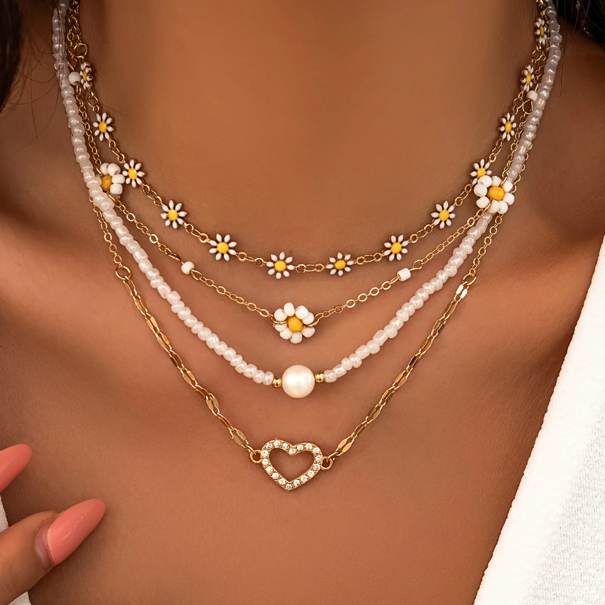 Golden Layered Daisy Necklace "Garden Party" – Elegant & refined