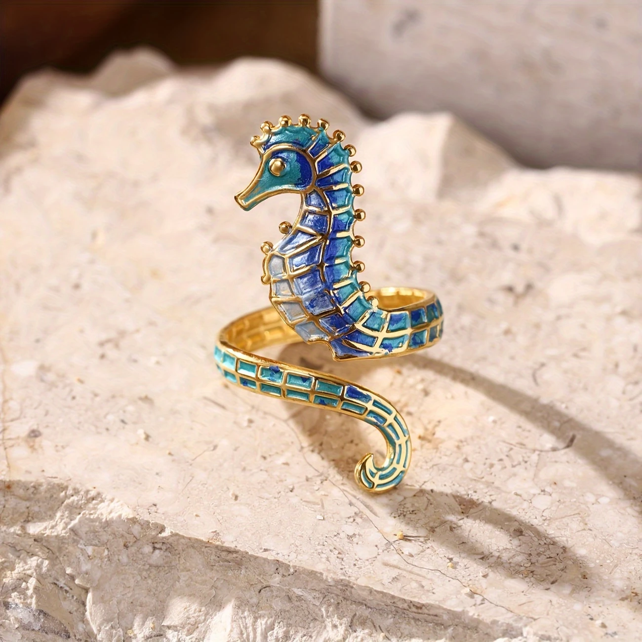 Adjustable blue seahorse gold ring "Cocktail Hour" – Elegant & refined