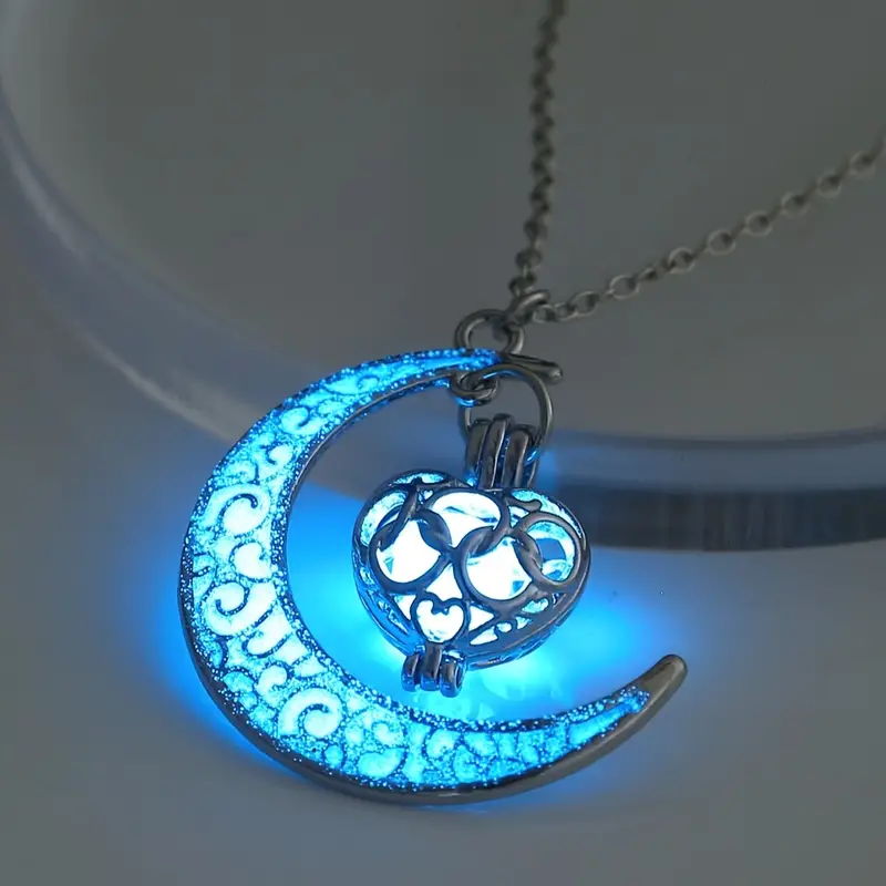 Luminous Moon & Heart Necklace "Romantic Dinner" – Elegant & refined