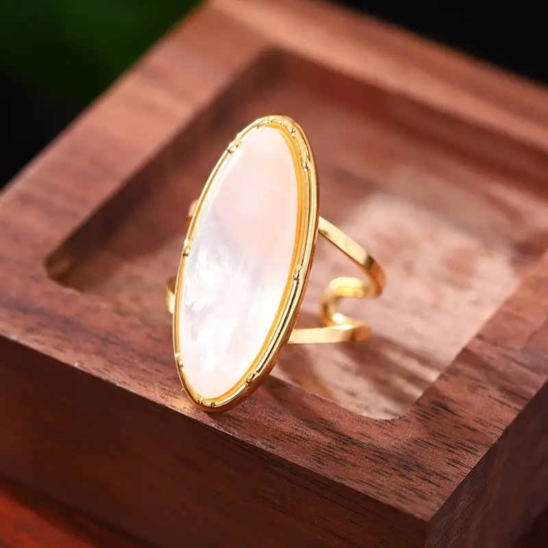 White opal golden ring "Romantic Dinner" – Elegant & refined