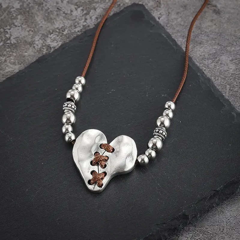Silvered heart leather necklace "Romantic Dinner" – Elegant & refined