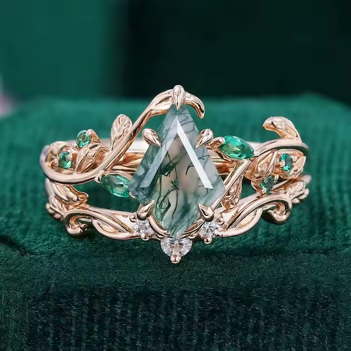 Exotic green geometric stone golden ring "Cocktail Hour" – Elegant & refined