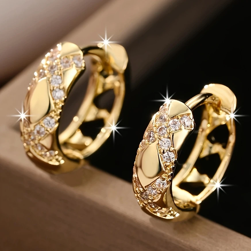 Hollow sparkling golden hoop earrings "Cocktail Hour" – Elegant & refined