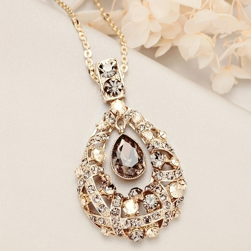 Bright crystal drop pendant necklace "Cocktail Hour" – Elegant & refined