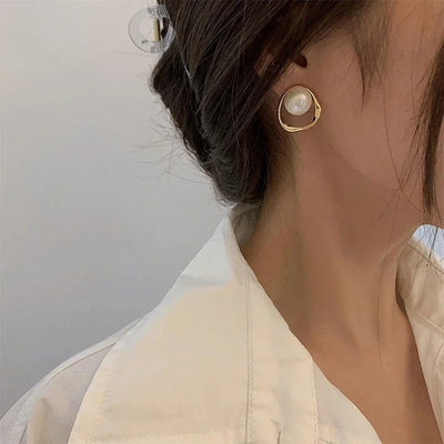 Lia Vintage Pearl Earrings