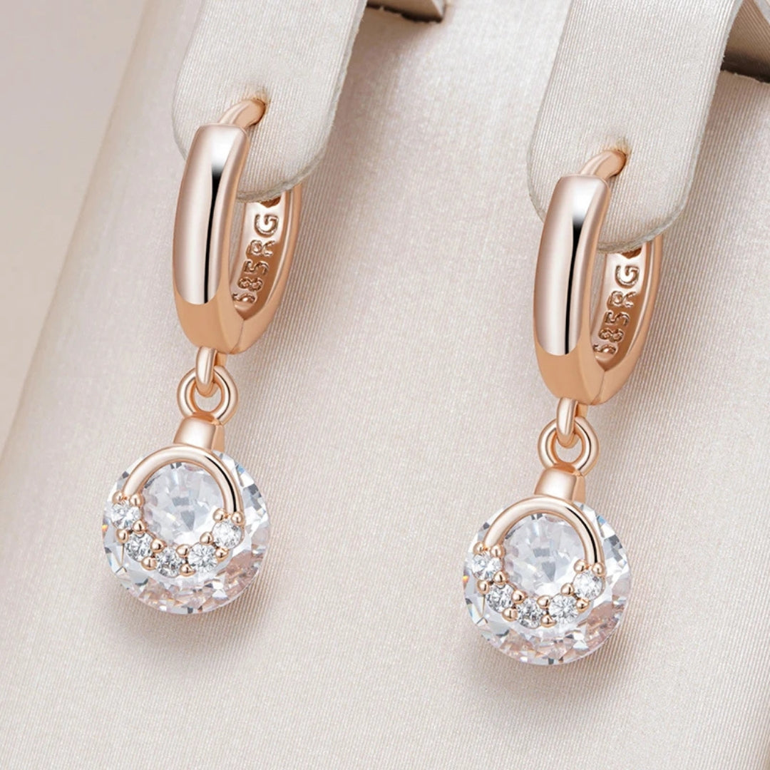 Elegant White Rounded Crystal Earrings "Romantic Dinner" – Elegant & refined