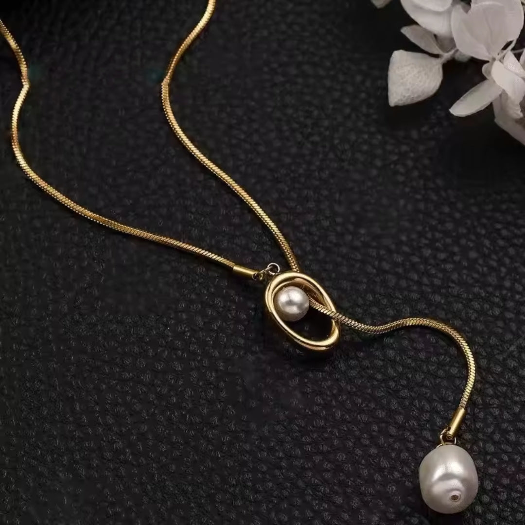 Golden pearl pendant necklace "Romantic Dinner" – Elegant & refined